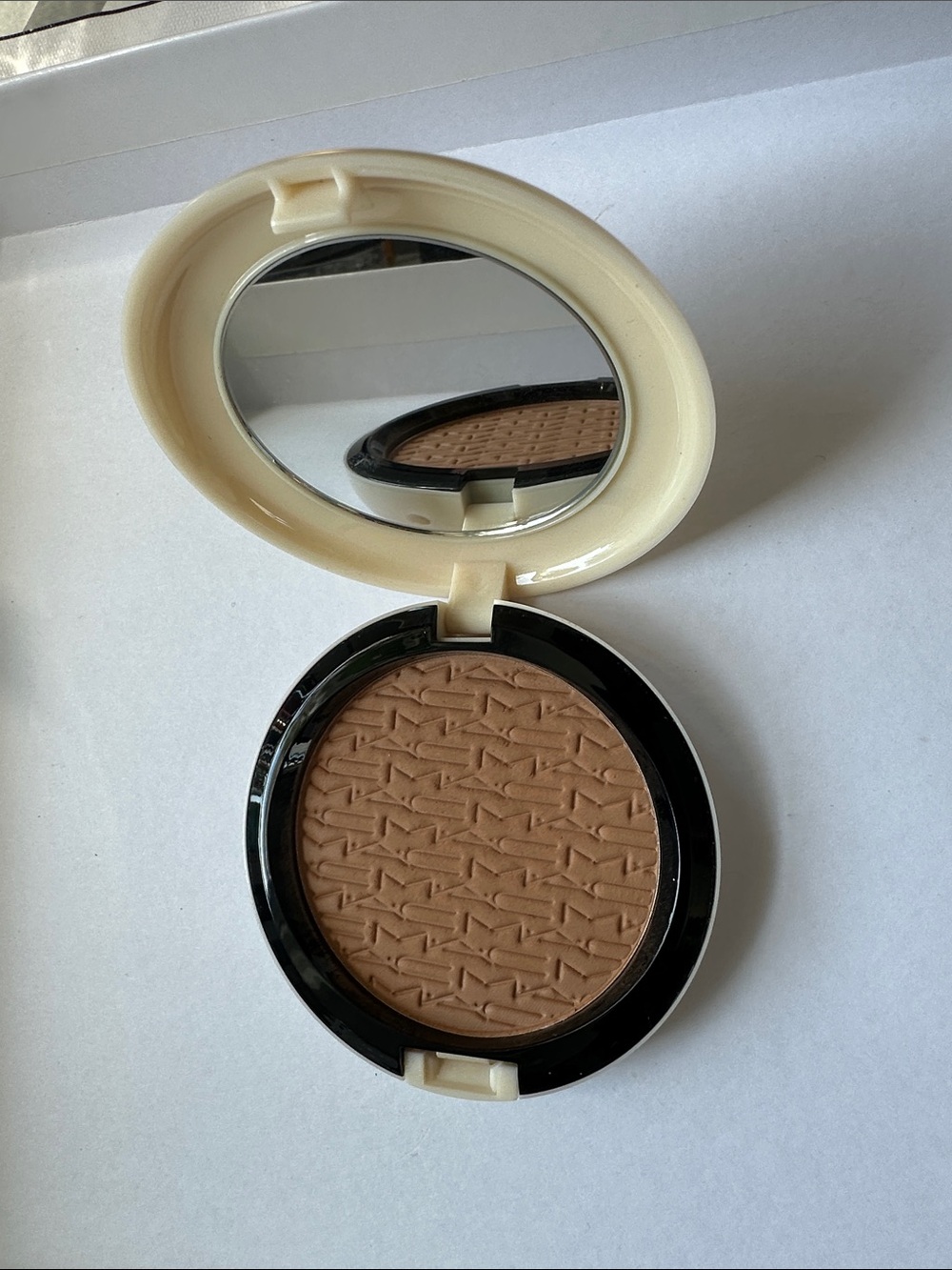 MAC Cosmetics Bronzer Compact - Picture 3 of 5